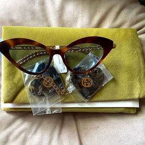 GUCCI 52MM Cat Eye Sunglasses With Detachable Charm